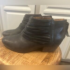 Clark’s black womens size 8.5 bootie